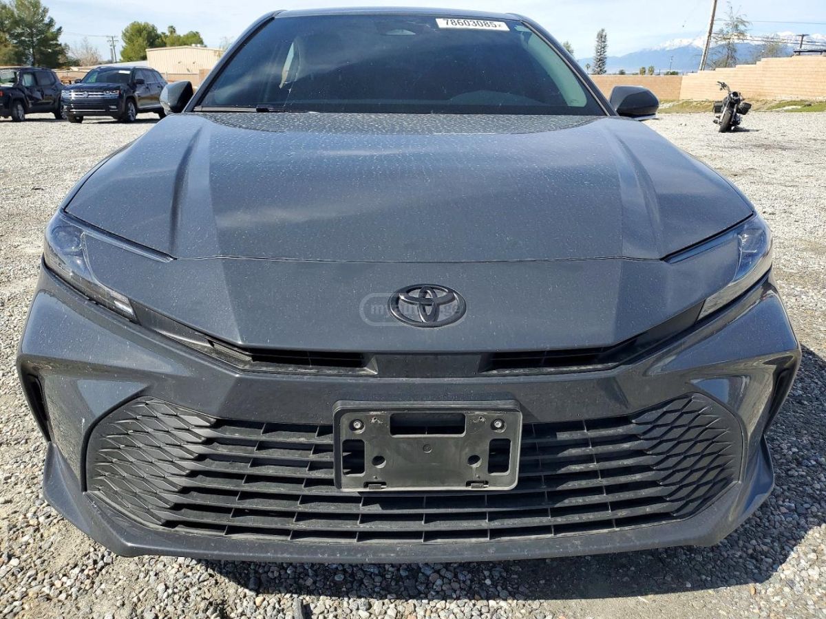 Toyota Camry - фото 3