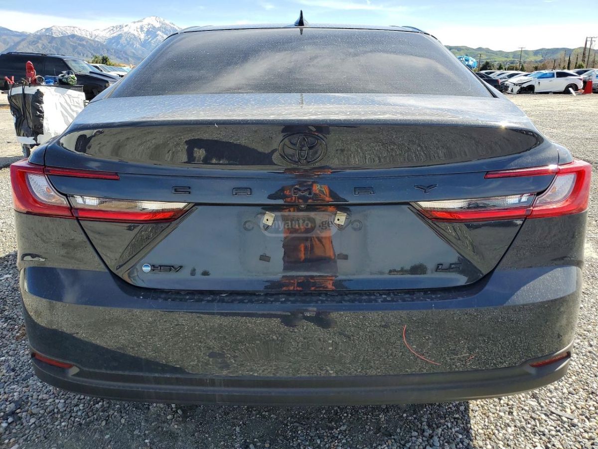 Toyota Camry - фото 4