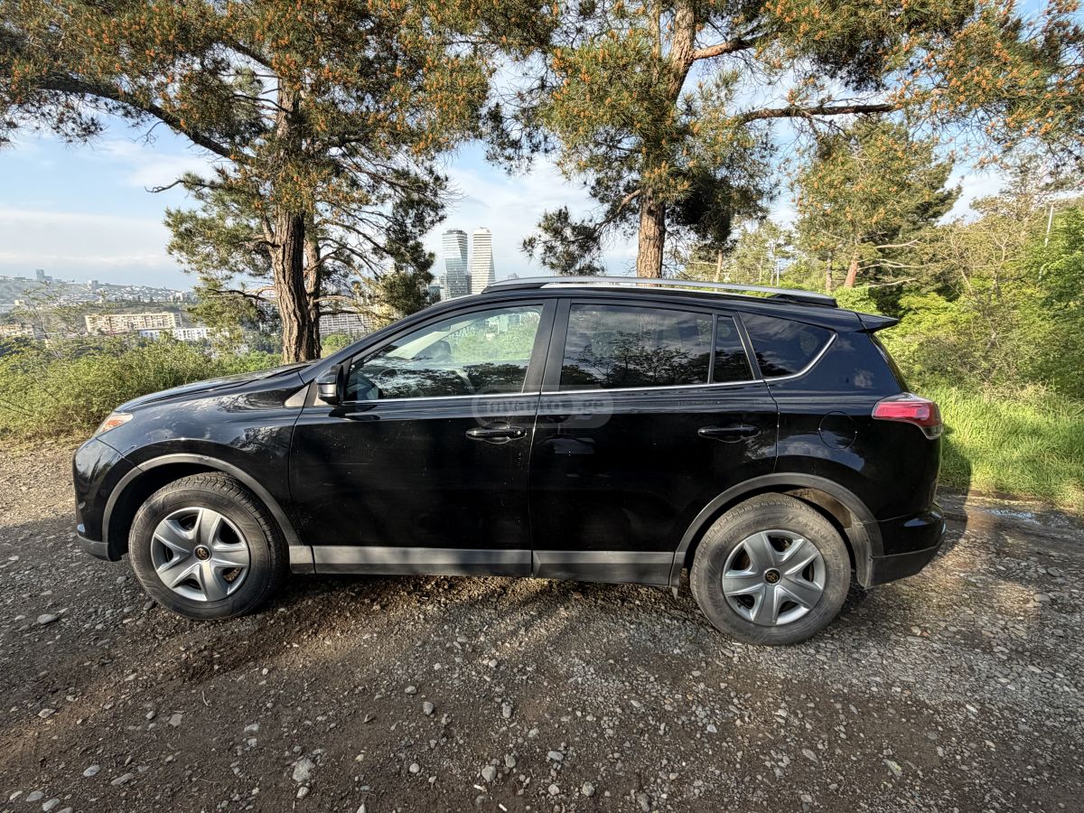 Toyota Rav 4 - фото 5