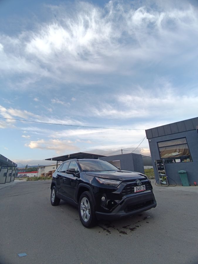 Toyota RAV 4 - фото 1