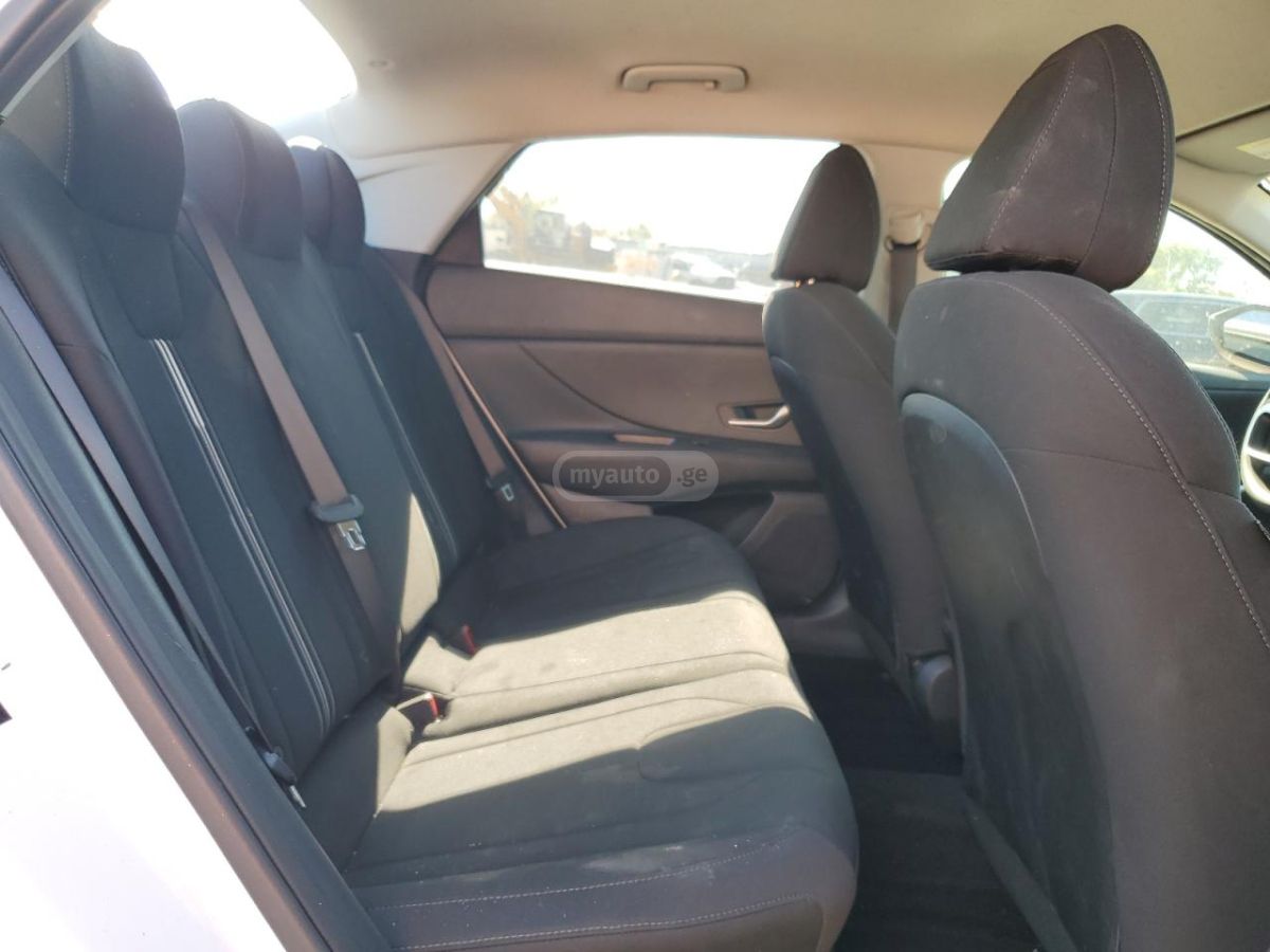 Hyundai Elantra - фото 10