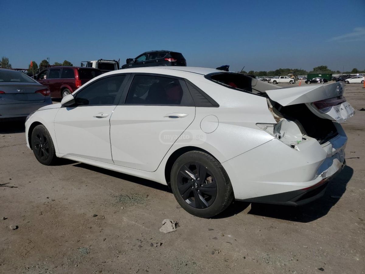 Hyundai Elantra - фото 2