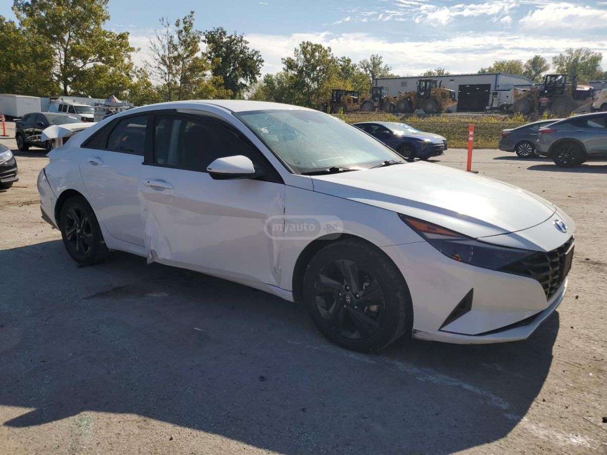 Hyundai Elantra - фото 4