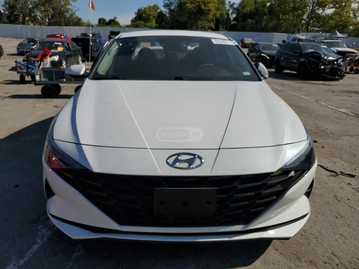 Hyundai Elantra - фото 5