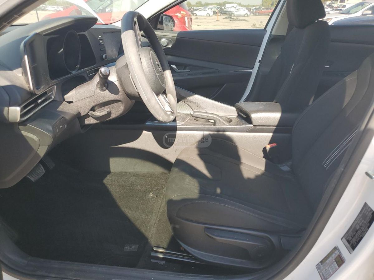 Hyundai Elantra - фото 7