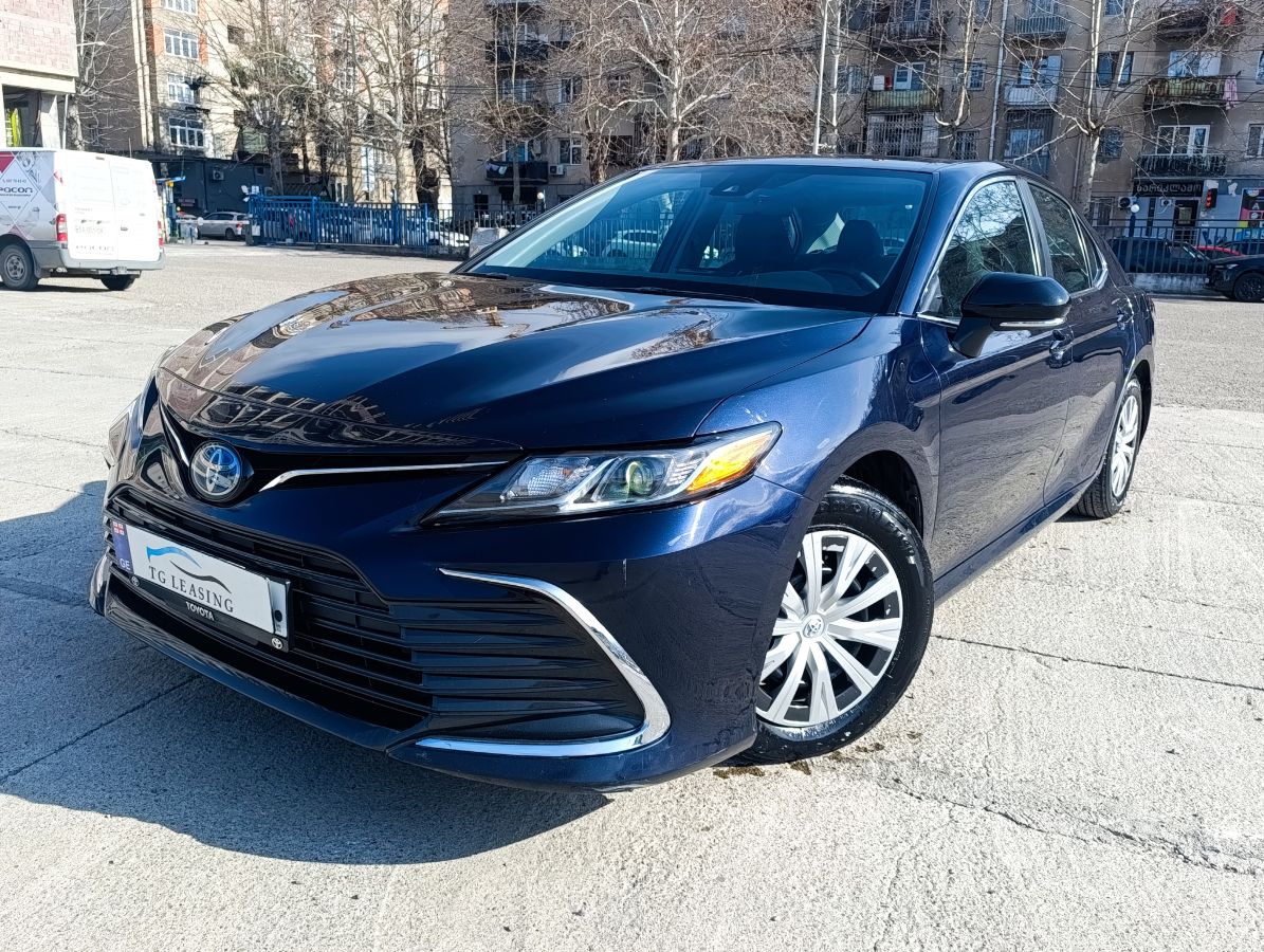 Toyota Camry - фото 1