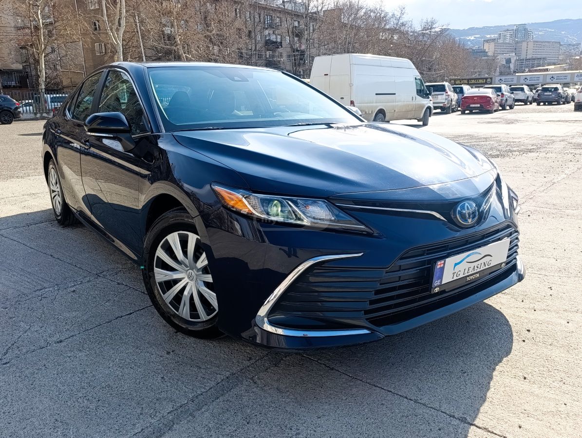 Toyota Camry - фото 2