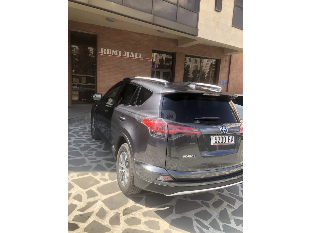 Toyota RAV 4 - фото 4