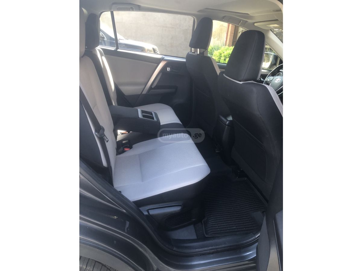 Toyota RAV 4 - фото 6