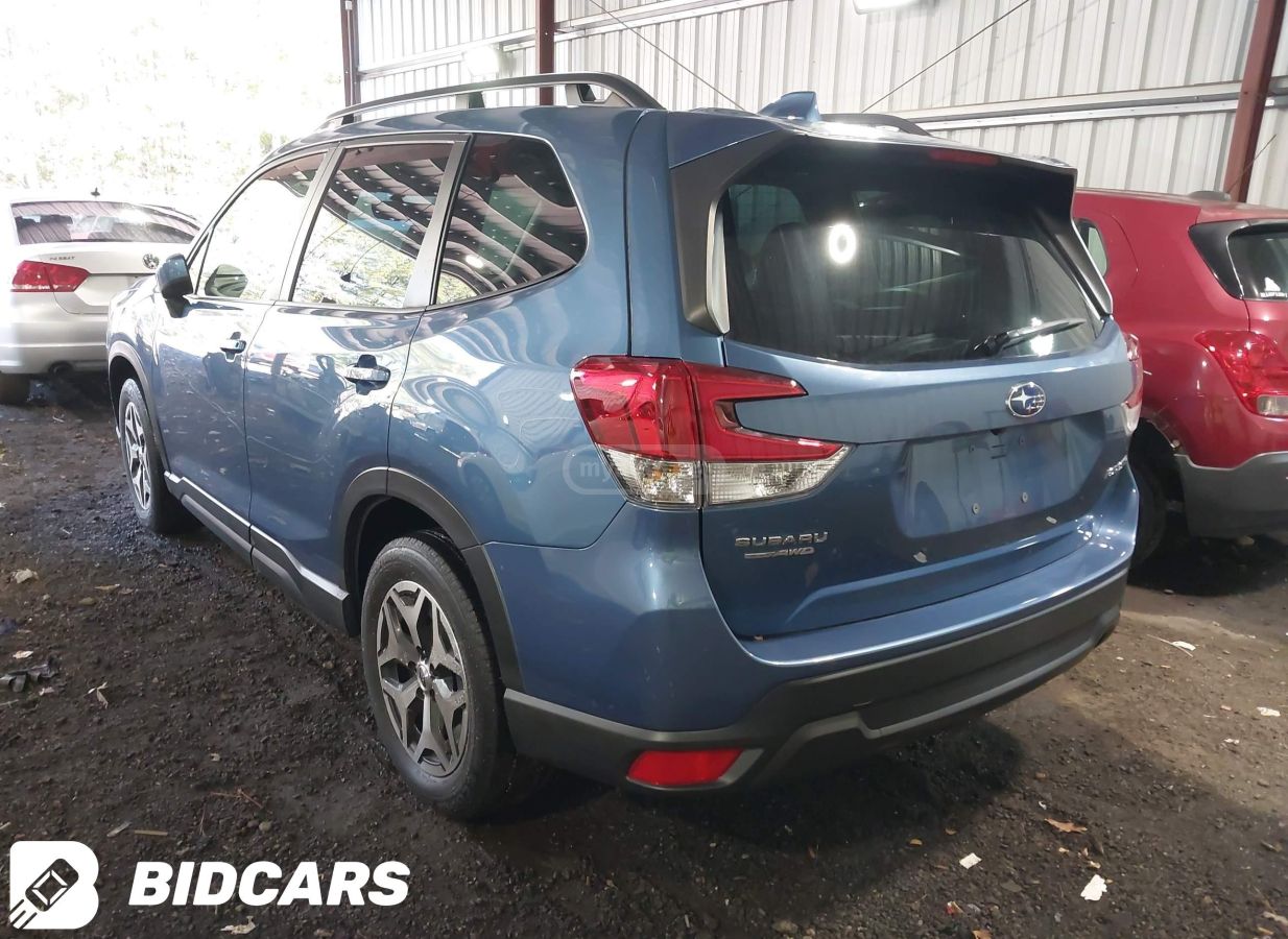 Subaru Premium 4dr All-Wheel Drive CV — миниатюра 3