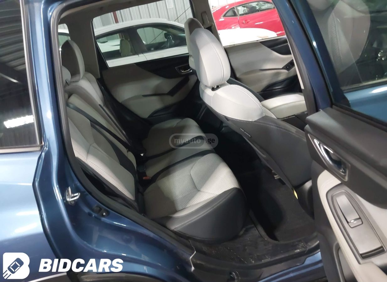 Subaru Premium 4dr All-Wheel Drive CV — миниатюра 6