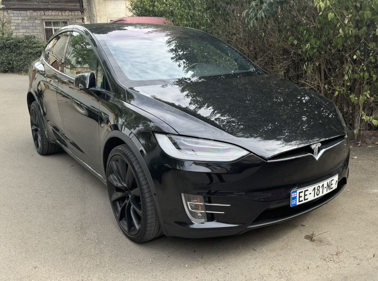 Tesla Model X - фото 1
