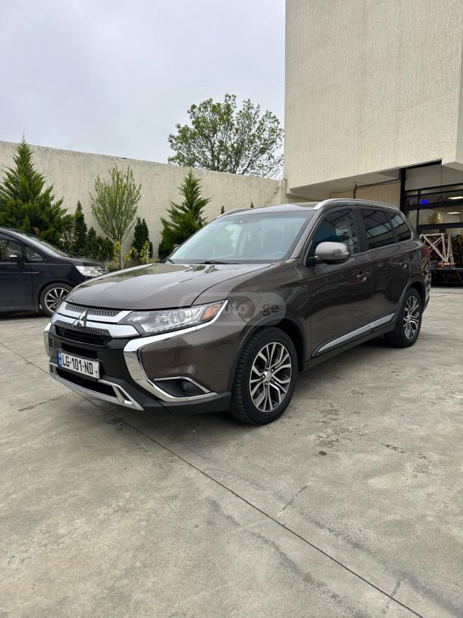 Mitsubishi Outlander - фото 1