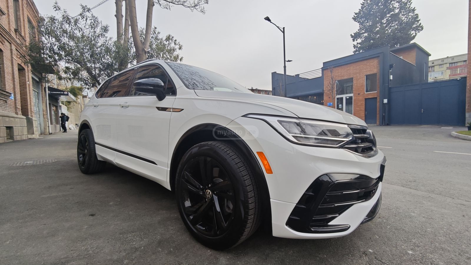 Volkswagen Tiguan - фото 1