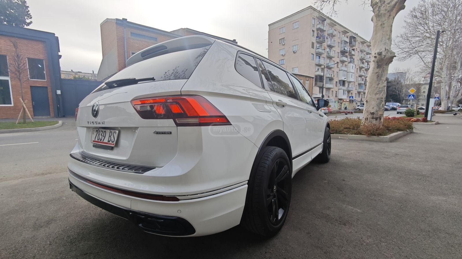 Volkswagen Tiguan - фото 6