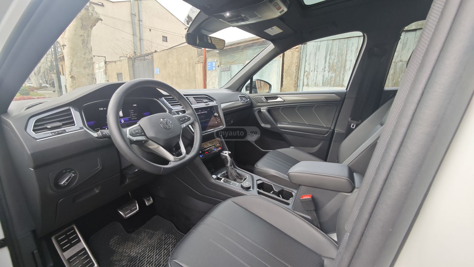 Volkswagen Tiguan - фото 9