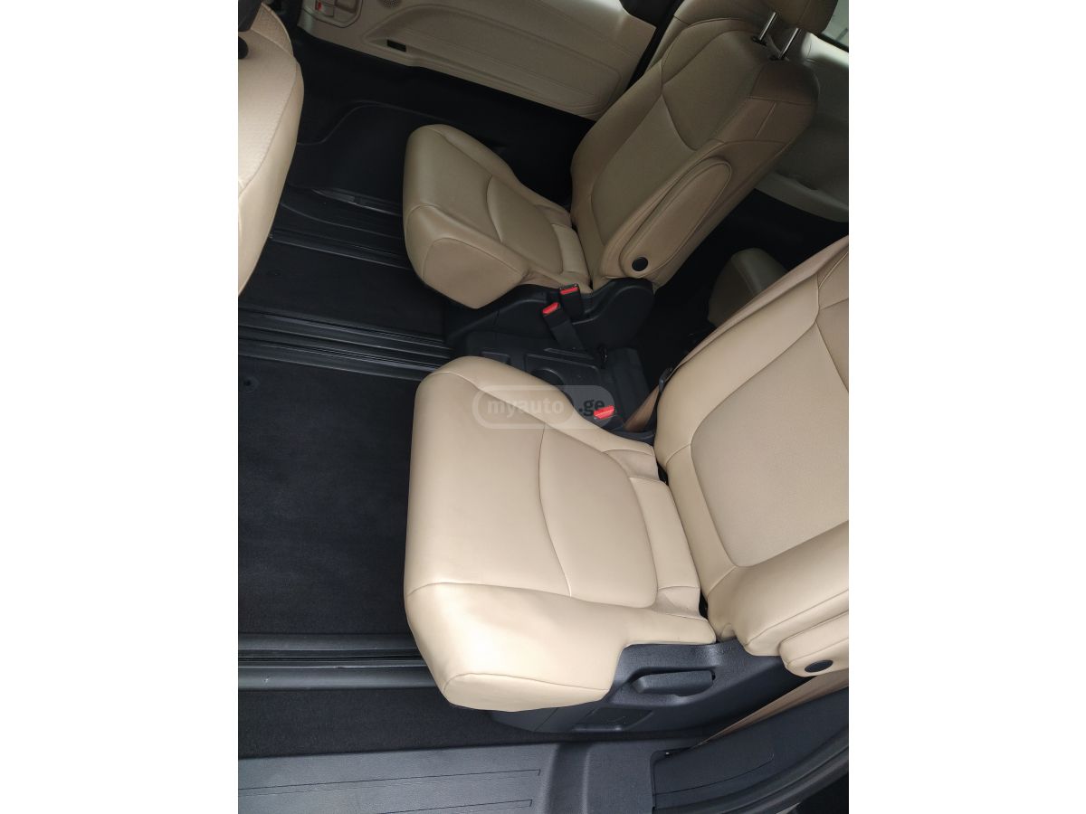 Toyota Sienna - фото 11