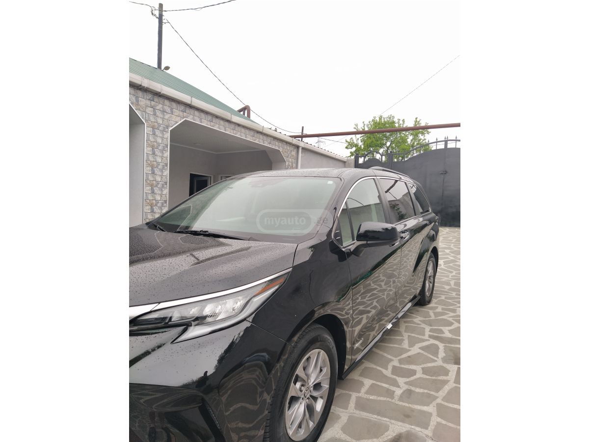 Toyota Sienna - фото 2