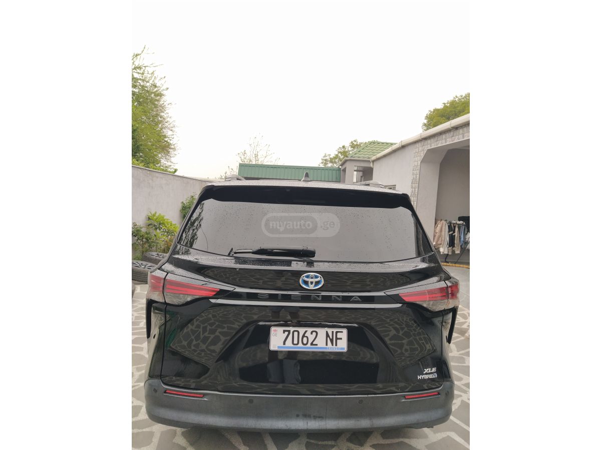 Toyota Sienna - фото 6