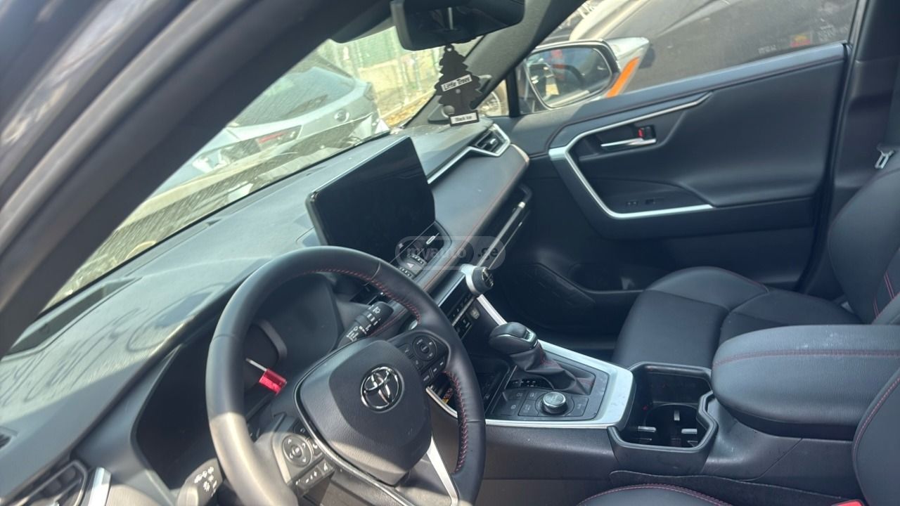 Toyota RAV 4 - фото 2