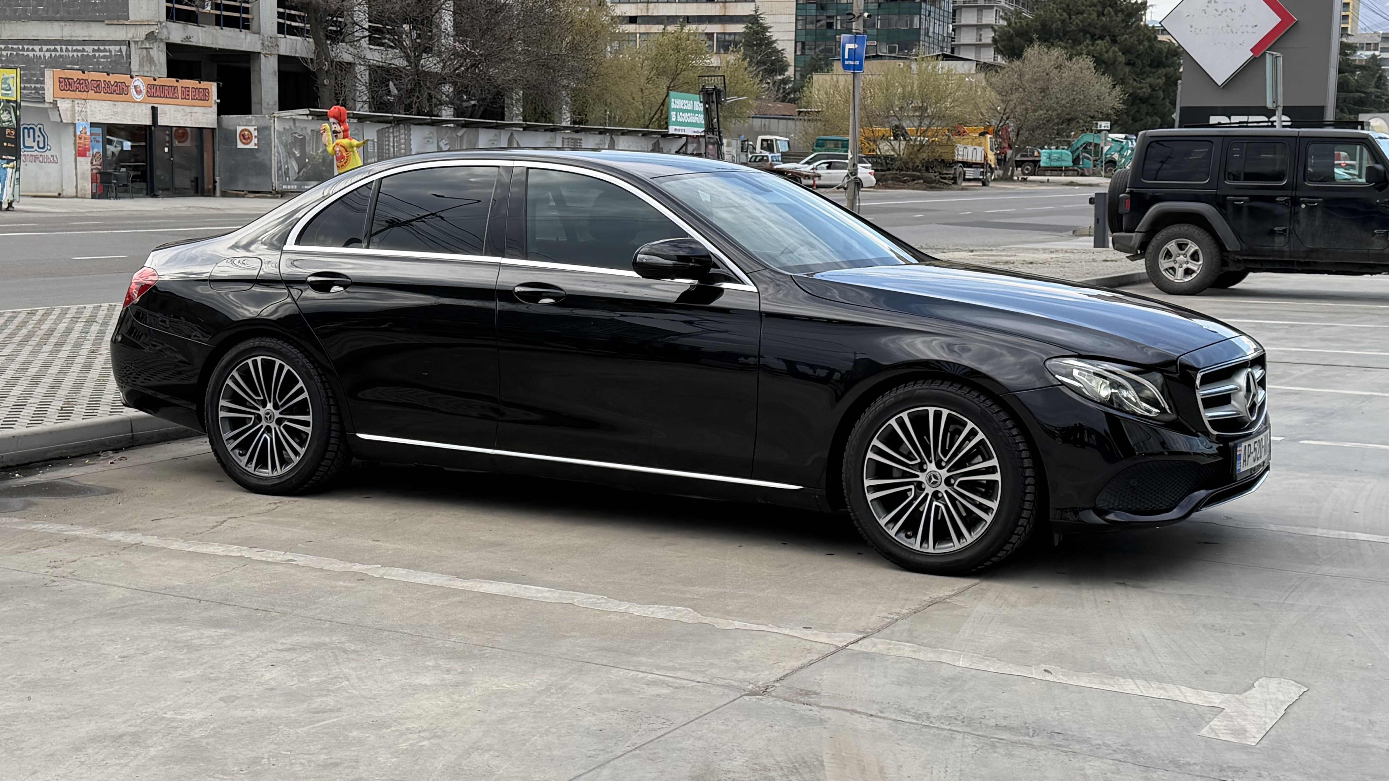 Mercedes-Benz E 220 - фото 1