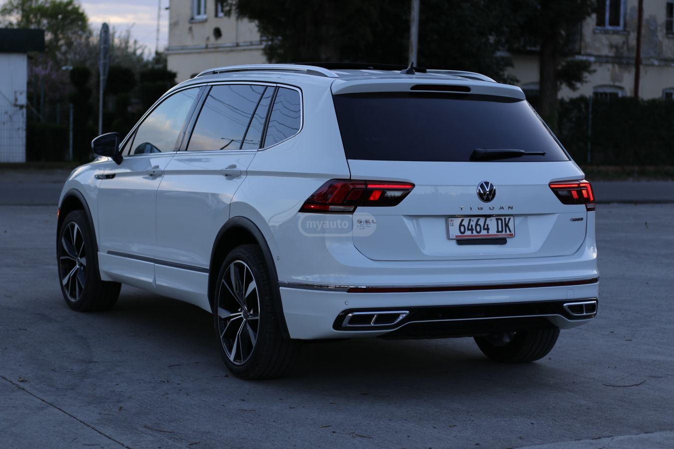 Volkswagen Tiguan - фото 4