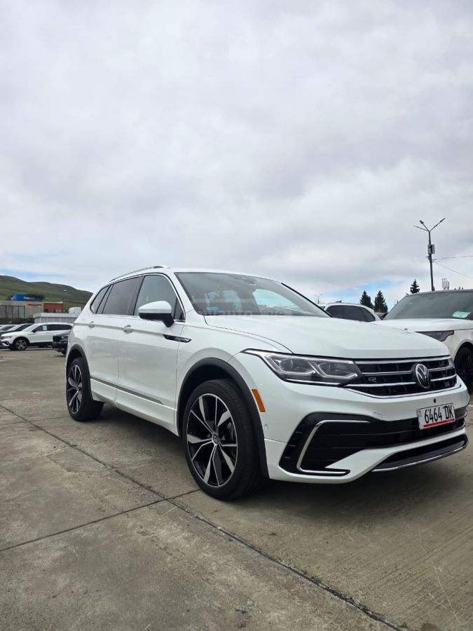 Volkswagen Tiguan - фото 8