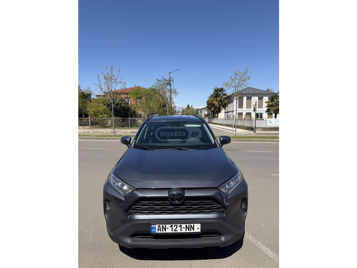 Toyota Rav 4 - фото 1