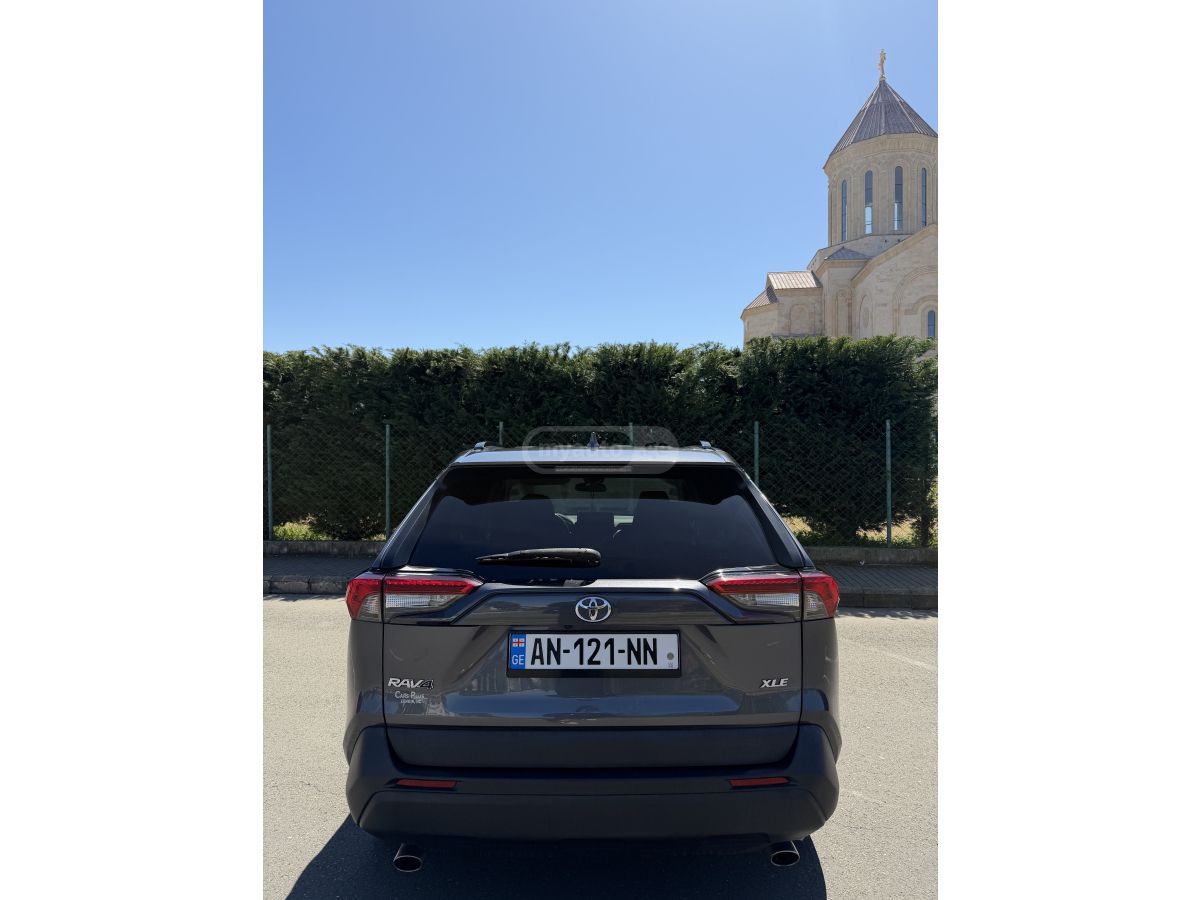Toyota Rav 4 - фото 5