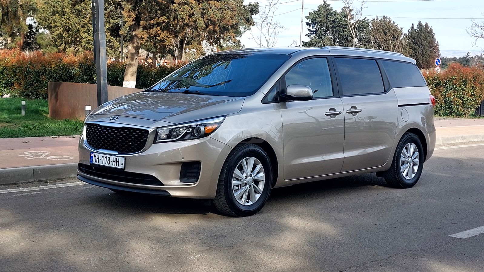 Kia Sedona - фото 1