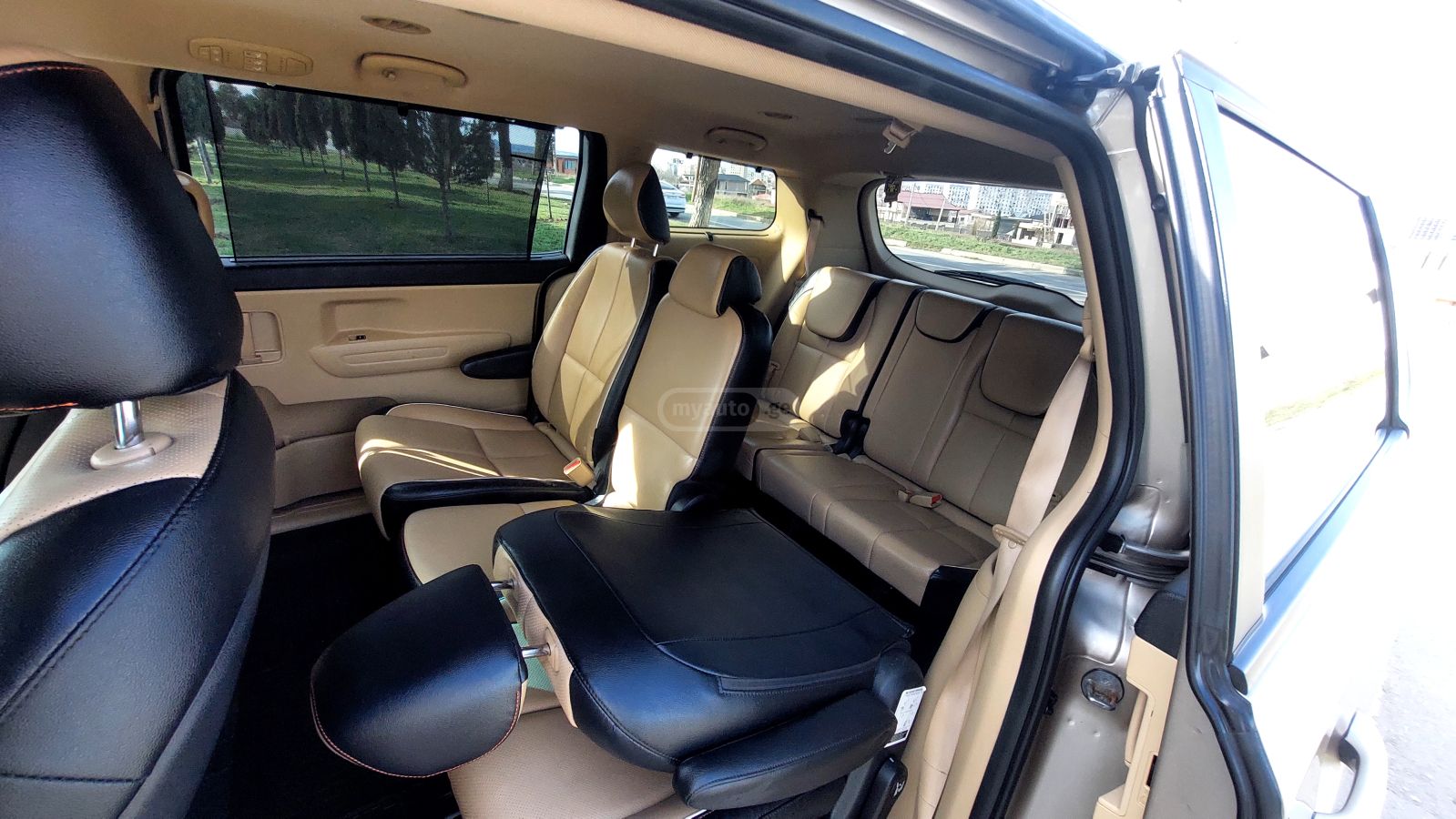 Kia Sedona - фото 12