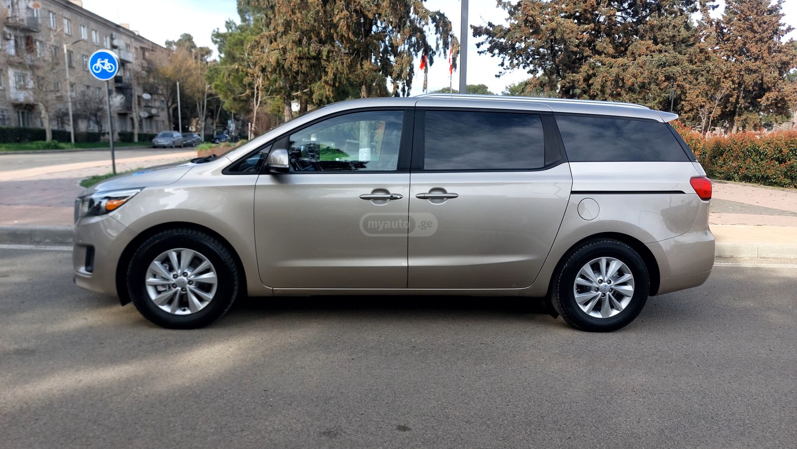 Kia Sedona - фото 7