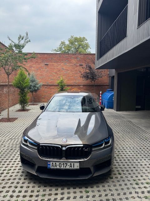 BMW M5 - фото 1