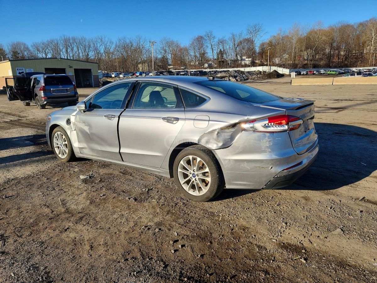 Ford Fusion - фото 2