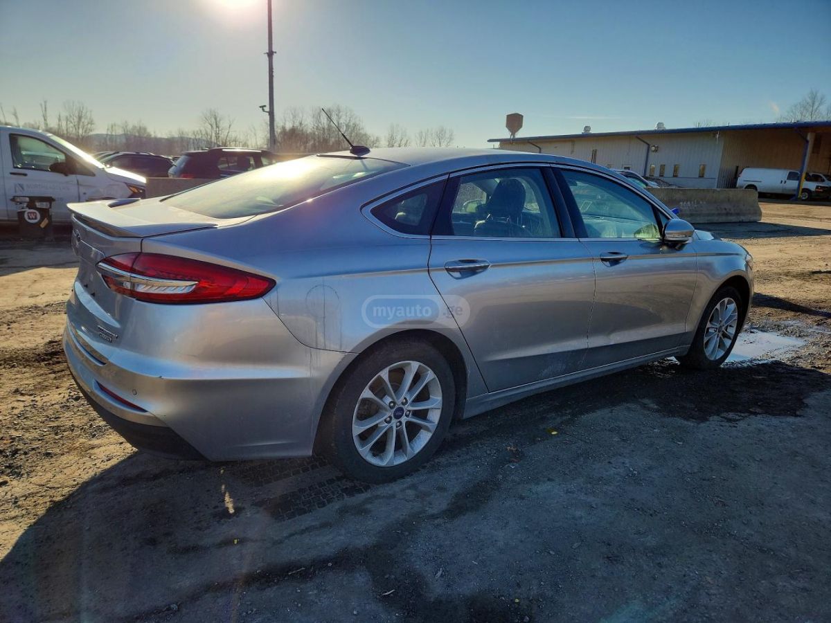 Ford Fusion - фото 3