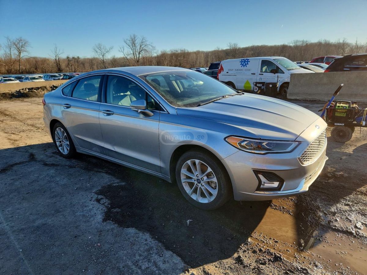 Ford Fusion - фото 4