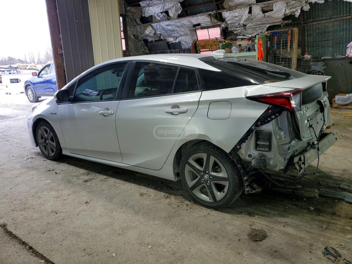 Toyota Prius - фото 2