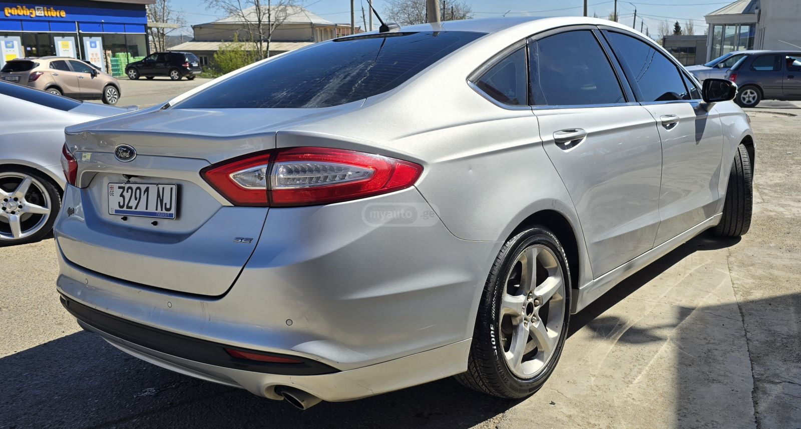 Ford Fusion - фото 8