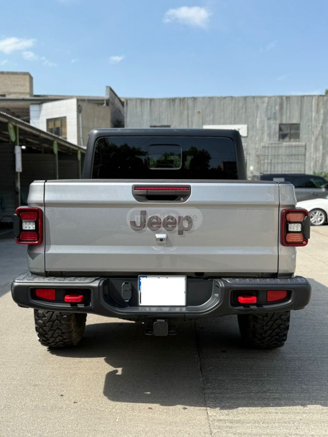 Jeep Rubicon 4dr 4x4 Crew Cab 5 ft. — миниатюра 4