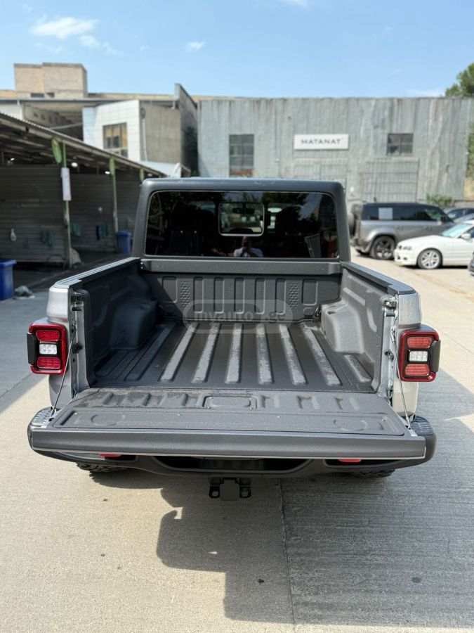 Jeep Rubicon 4dr 4x4 Crew Cab 5 ft. — миниатюра 5