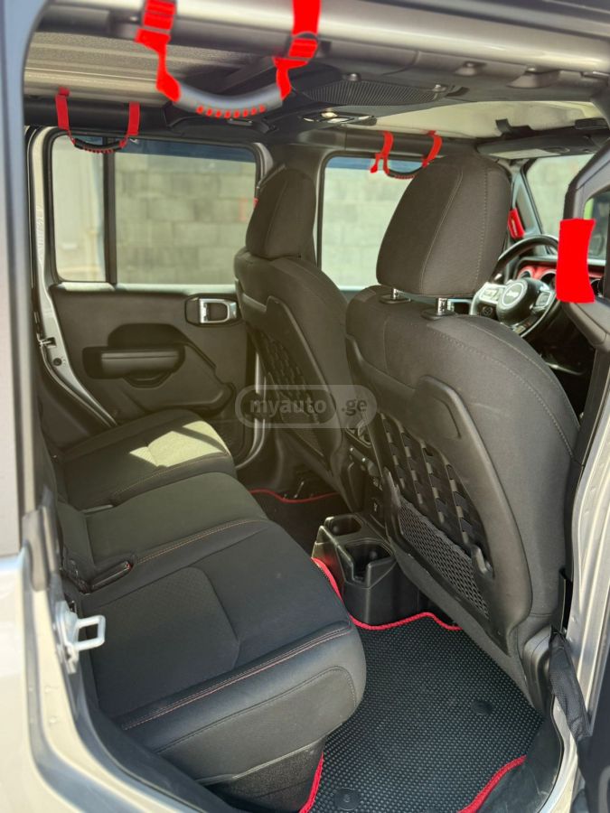 Jeep Rubicon 4dr 4x4 Crew Cab 5 ft. — миниатюра 7