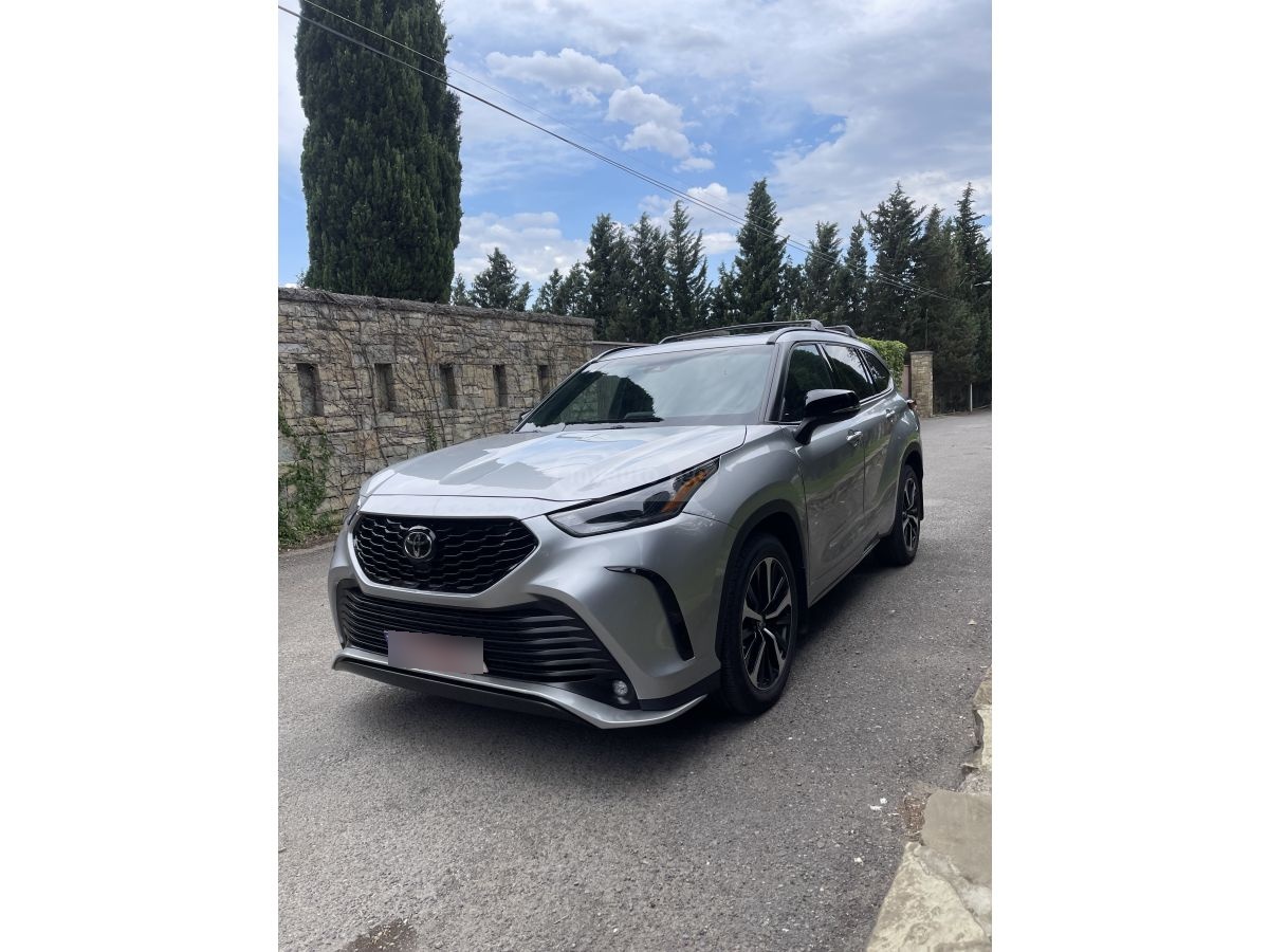 Toyota XSE 4dr All-Wheel Drive Automa — миниатюра 1