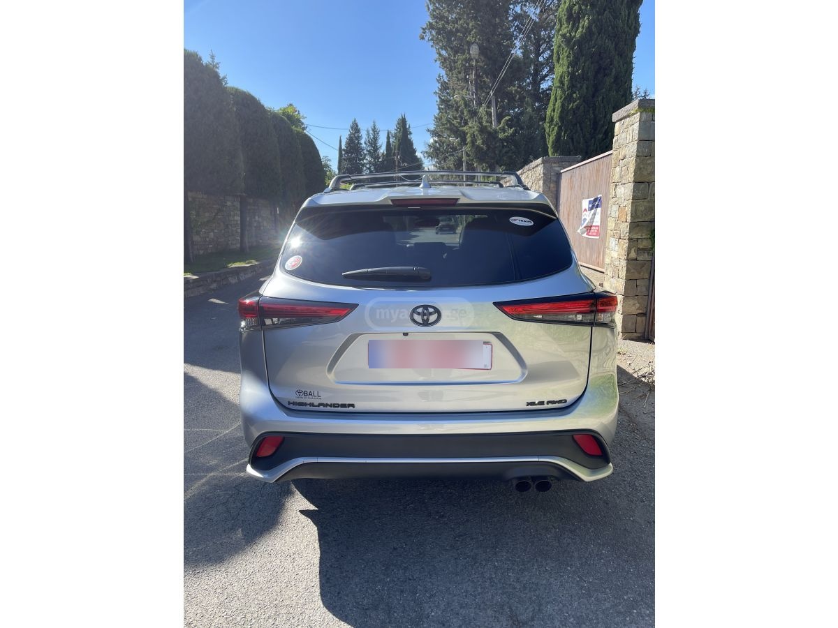 Toyota XSE 4dr All-Wheel Drive Automa — миниатюра 11