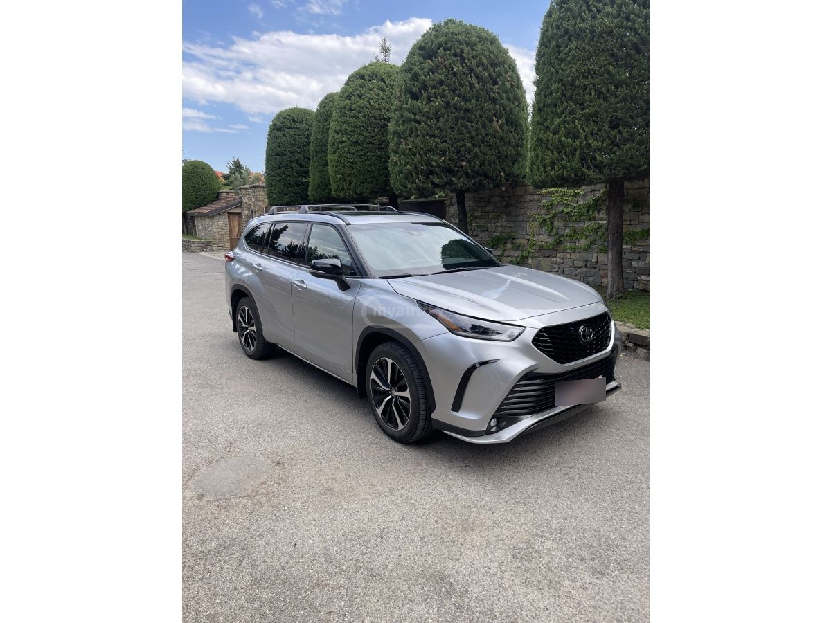 Toyota XSE 4dr All-Wheel Drive Automa — миниатюра 3