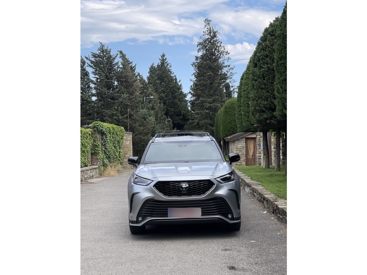 Toyota XSE 4dr All-Wheel Drive Automa — миниатюра 4