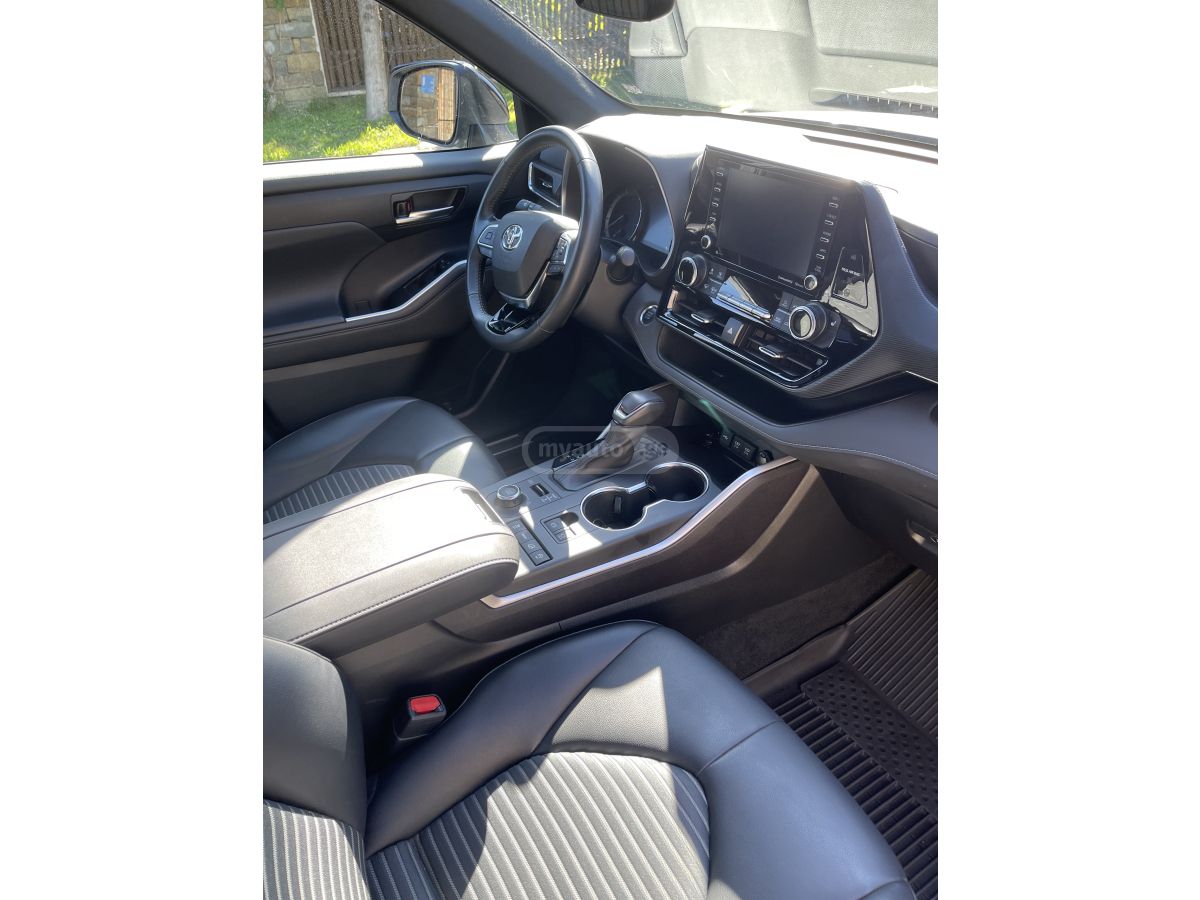 Toyota XSE 4dr All-Wheel Drive Automa — миниатюра 6