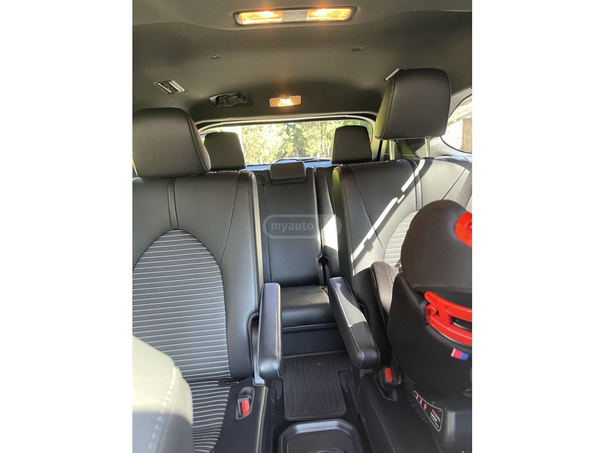 Toyota XSE 4dr All-Wheel Drive Automa — миниатюра 7