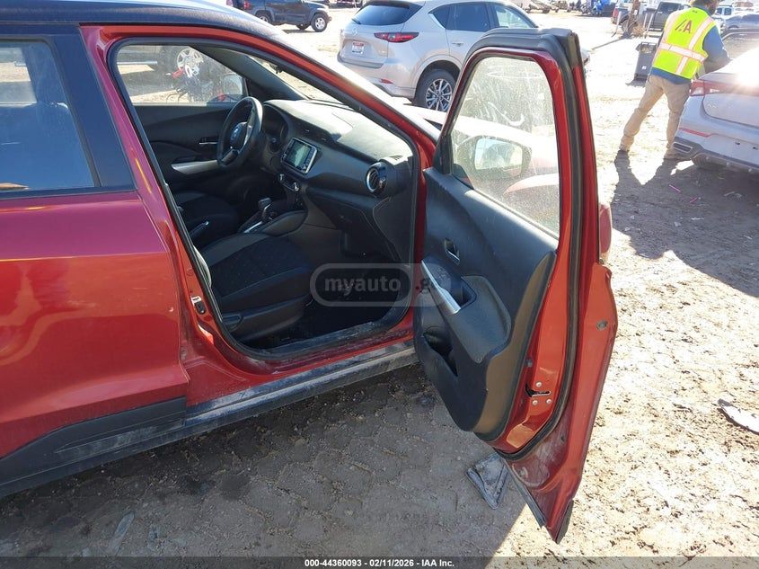 Nissan SV 4dr Front-Wheel Drive CVT — миниатюра 5