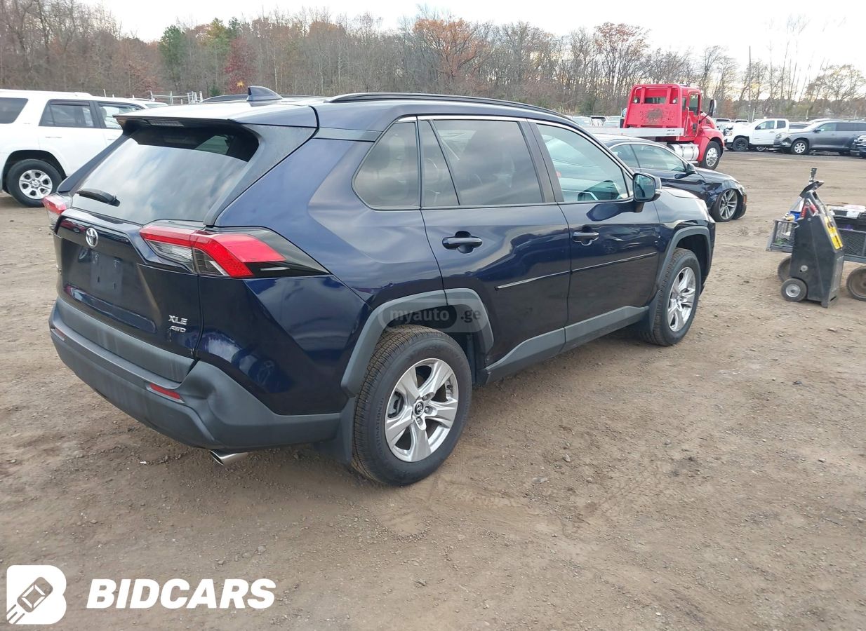 Toyota XLE 4dr All-Wheel Drive CVT — миниатюра 4