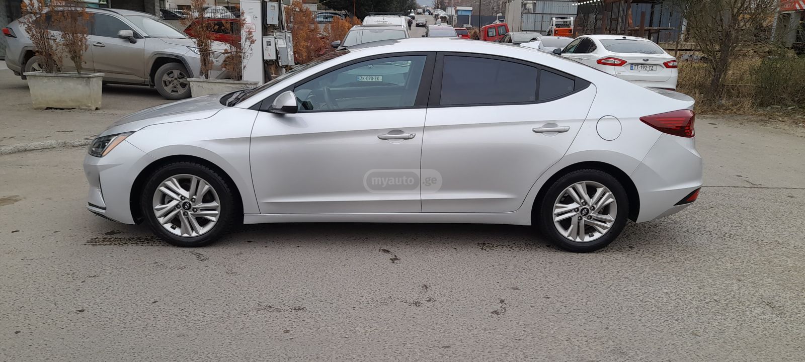 Hyundai Elantra - фото 3